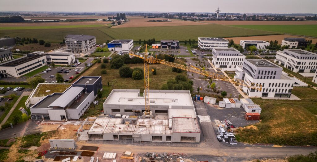 Construction de l'extension de la plateforme Normandie Équine Vallée à Saint-Contest